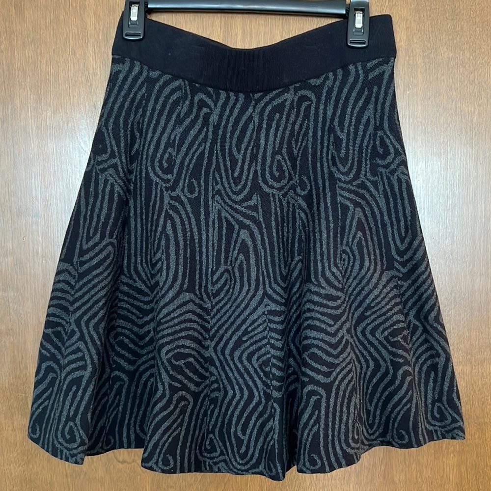 EUC Alfani Petit Knit Black and Grey A-line Midi Skirt Size P/S - Picture 2 of 10